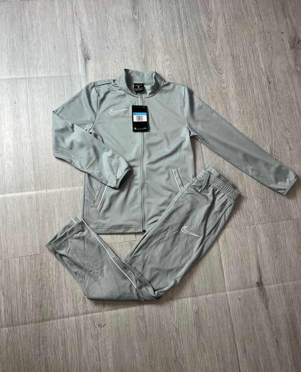 Conjunto NK Dri-FIT Academy Reliquia