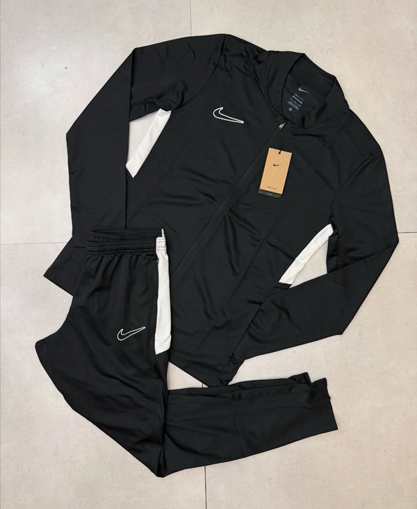 Conjunto NK Academy Modelo 2025